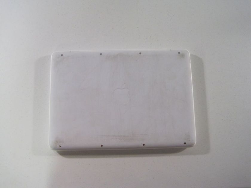 Apple MacBook 13.3 Laptop (May, 2010) (Latest Model)   For Parts or 