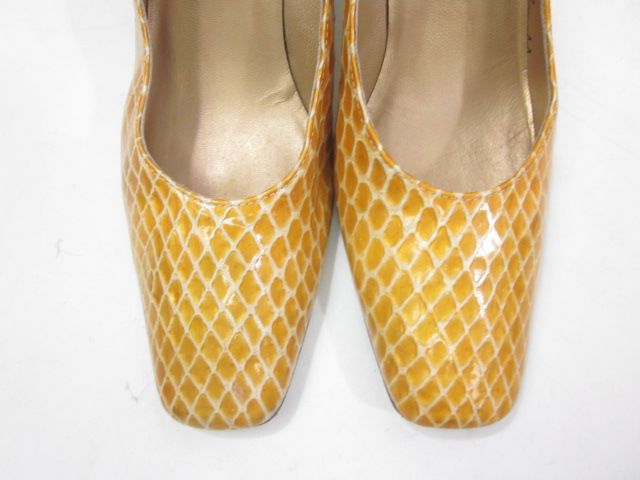 STUART WEITZMAN Yellow Square Toe Pumps Sz 7  