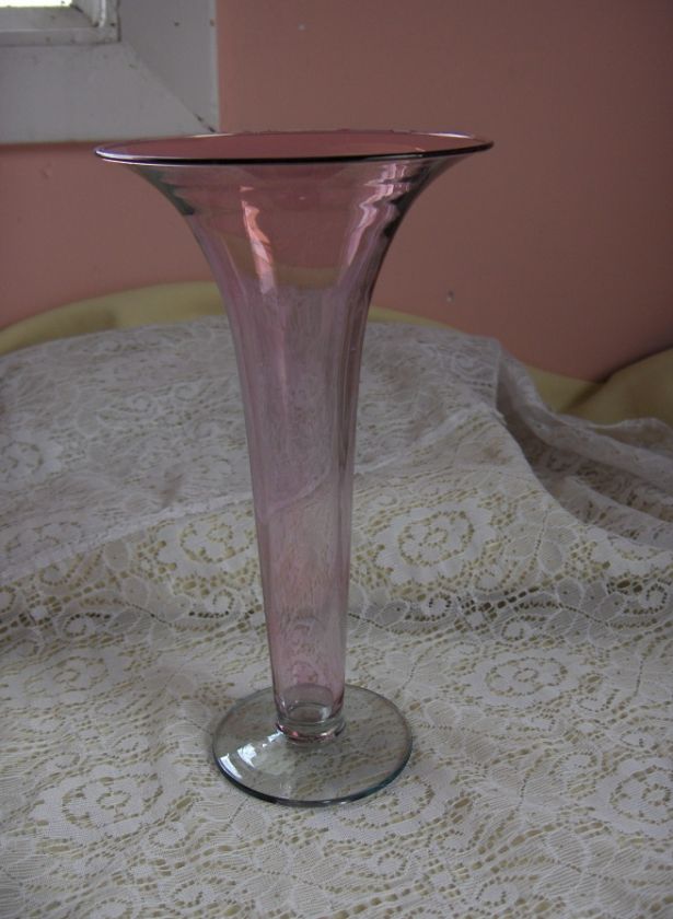beautiful vintage amethyst trumpet shaped fiesta art glass vase 9 3