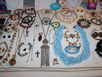   LOT 400+ITEMS ESTATE,VINTAGE,RETRO COSTUME JEWELRY LBS. POUNDS LOT 28