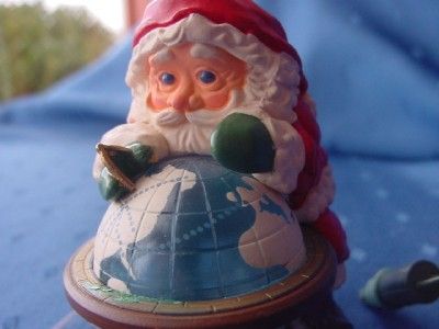   HALLMARK SANTA Circling the GLOBE HALLMARK Lighted ORNAMENT Wbx  