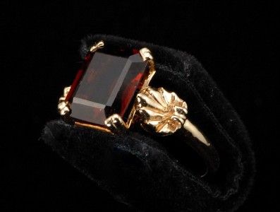 Vintage 14k Ladies Ring ~ Emerald Cut Garnet ~ Beautiful  