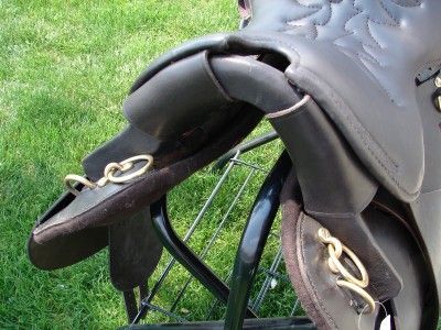 COMES WITH A PAIR OF ENGLISH LEATHERS AND STIRRUPS WITH THIS SADDLE.