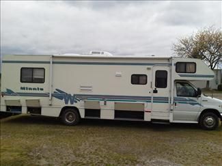   Minnie Winnie 31ft. Class C Motorhome, Slide Out, Low Mileage  