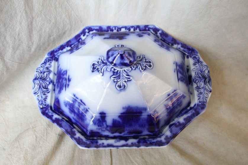   & GEORGE ALCOCK 1840s FLOW BLUE ORIENTAL SPLAYED FLORAL VEG TUREEN