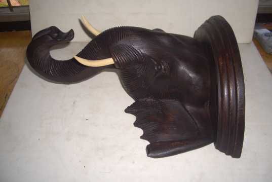   products ranging from Asian Antiques, Paintings & bronze goods, many