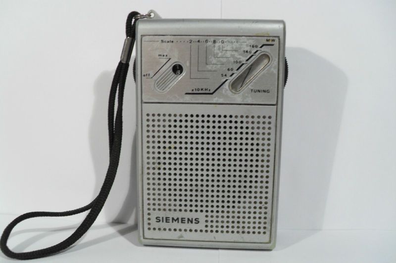 VINTAGE POCKET TRANSISTOR RADIO SIEMENSRT 711  