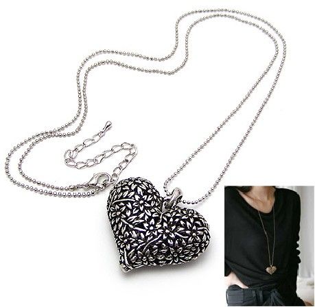 NEW Retro Pierced Carving Peach Heart Pendant Necklace  