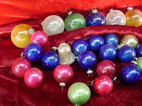 Vintage 1950s 28 Lot Glass CHRISTMAS TREE BALL ORNAMENTS Japan MERCURY 