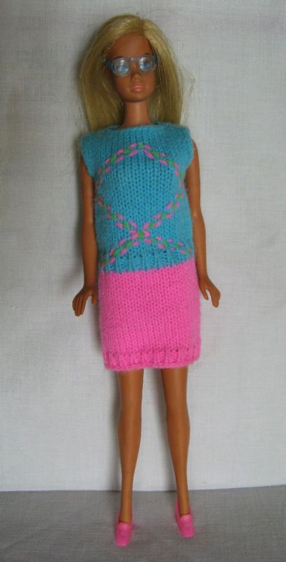 VINTAGE 1971 MALIBU BARBIE IN KNIT HIT DRESS  