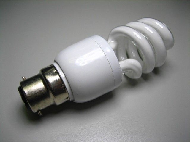 DC 12V 10W SOLAR CFL LIGHTBULB 6400K B22 Bayonet Marine  